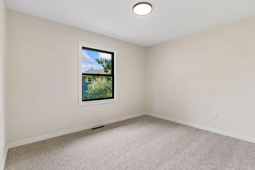 640 Grospoint Lane Oakdale, MN 55128