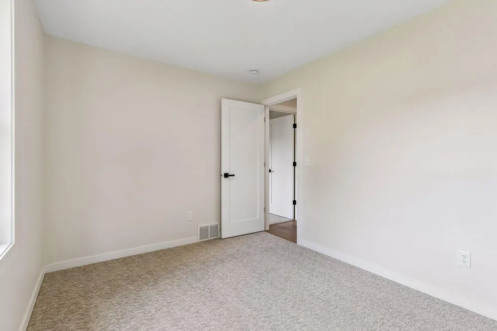 640 Grospoint Lane Oakdale, MN 55128
