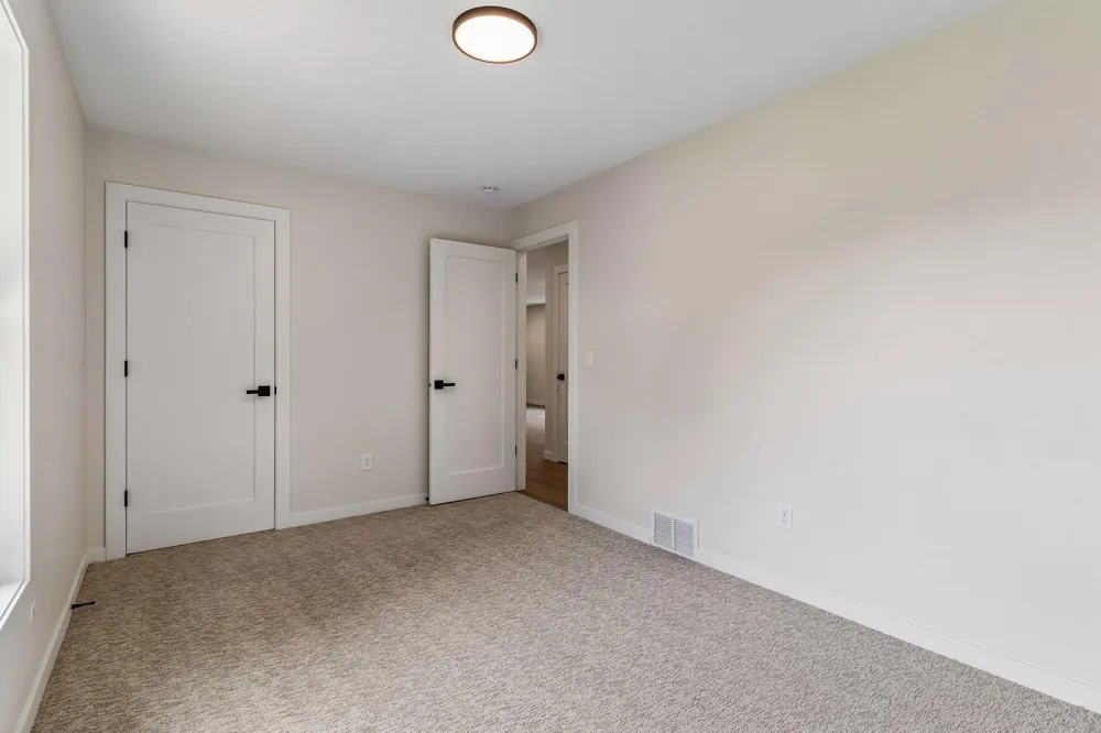 640 Grospoint Lane Oakdale, MN 55128