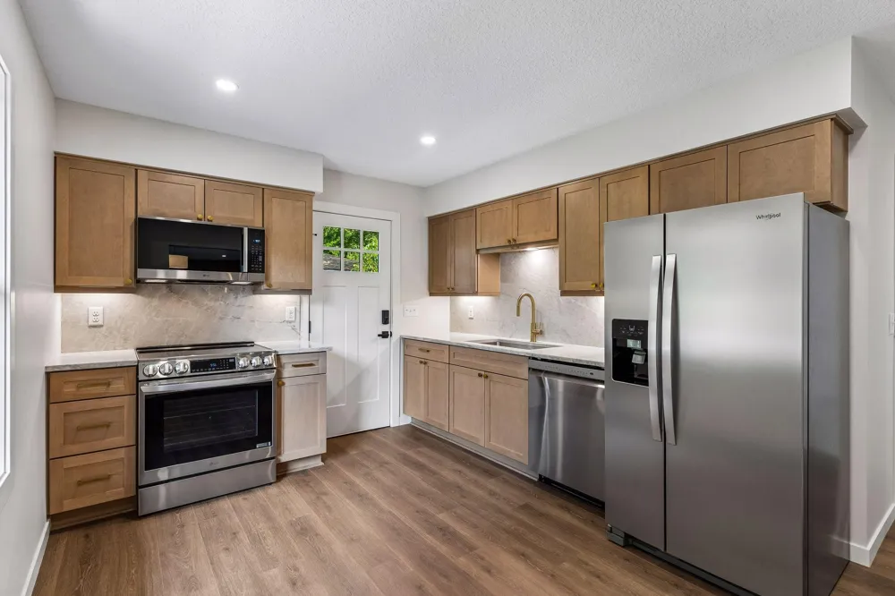 640 Grospoint Lane Oakdale, MN 55128
