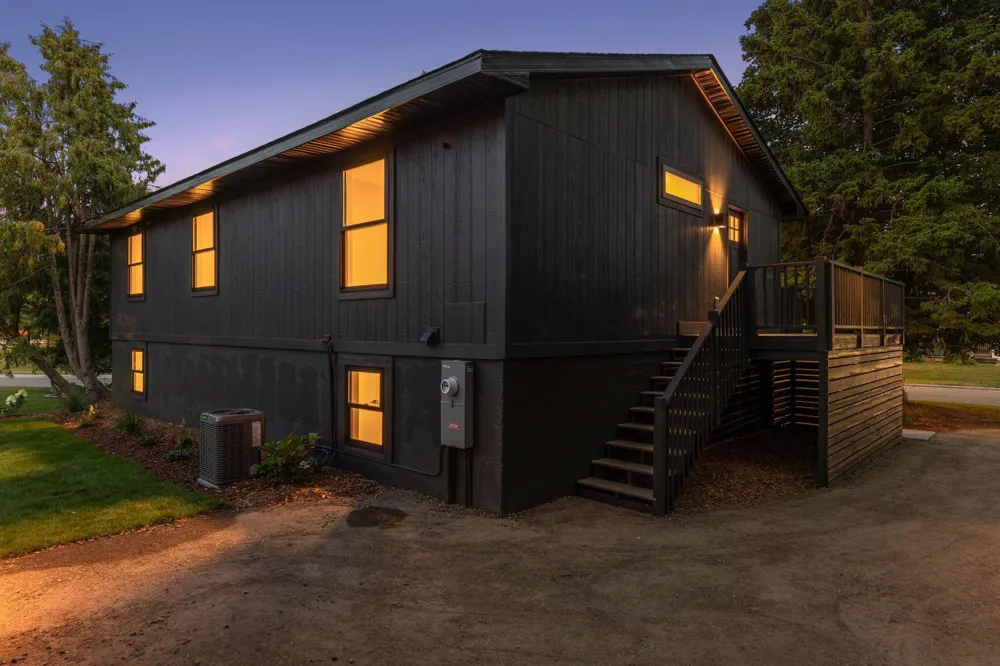 640 Grospoint Lane Oakdale, MN 55128