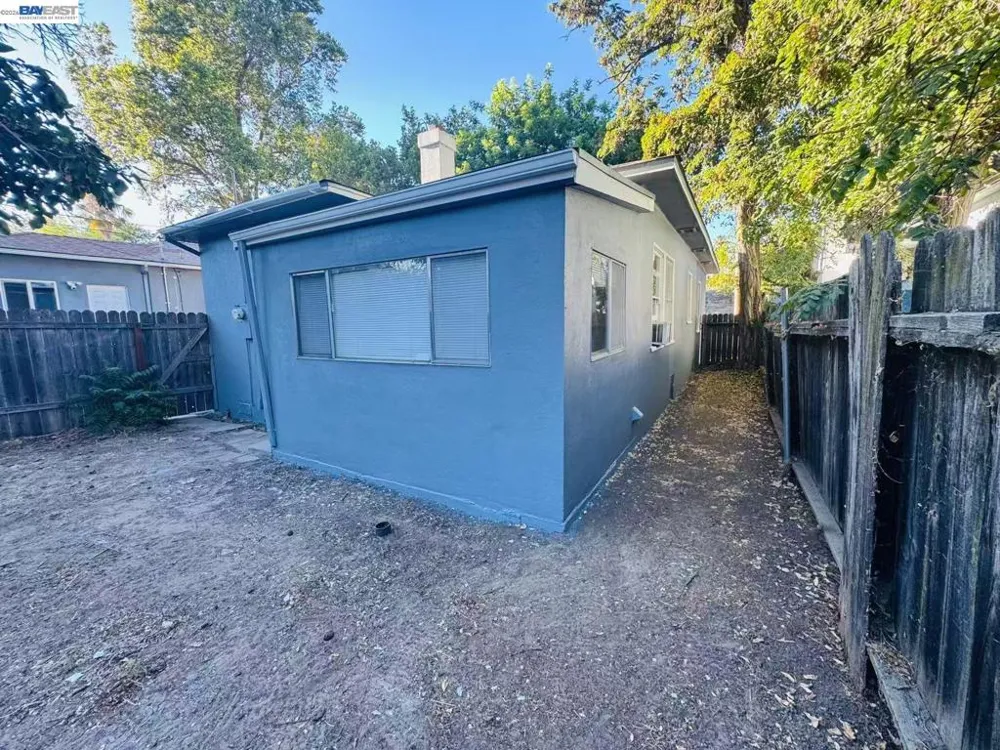 1034 x st Sacramento, CA 95818