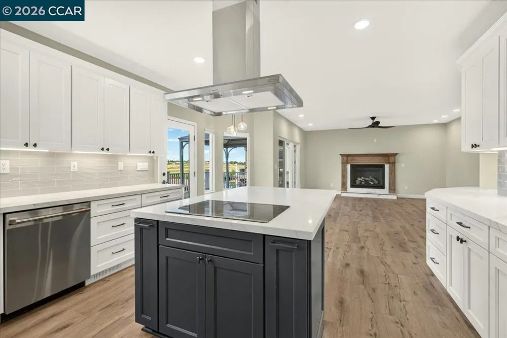4880 Discovery Pt Discovery Bay, CA 94505