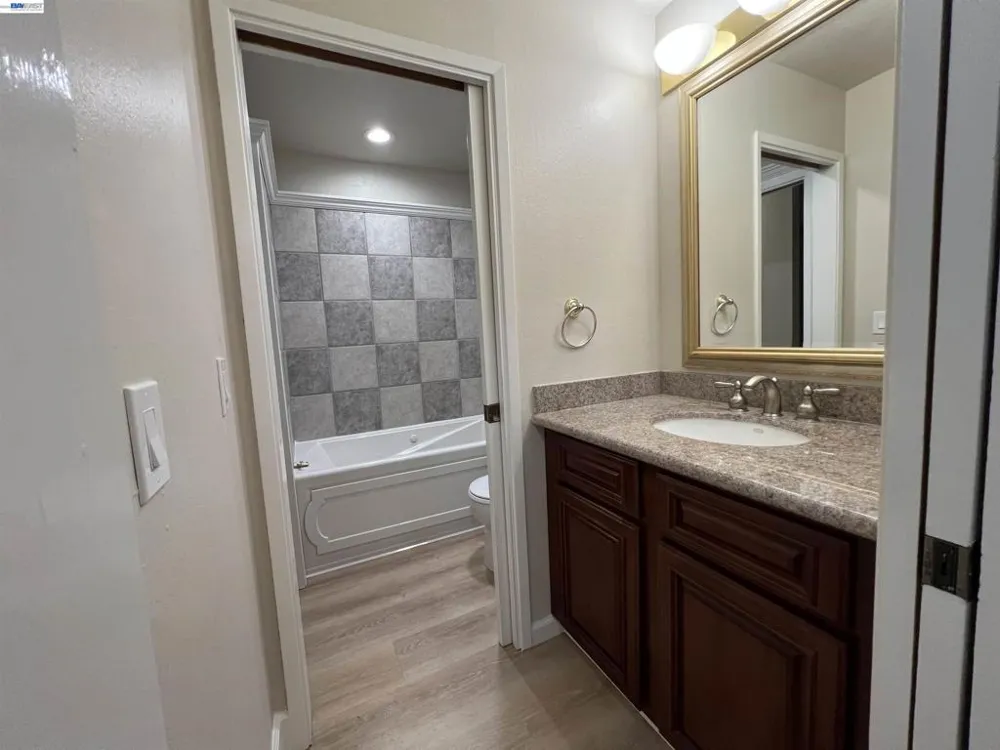 4176 San Pablo Dam Rd #B El Sobrante, CA 94803