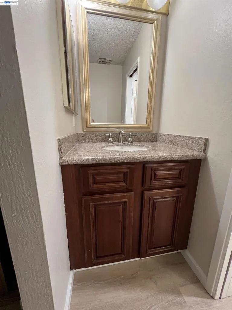 4176 San Pablo Dam Rd #B El Sobrante, CA 94803