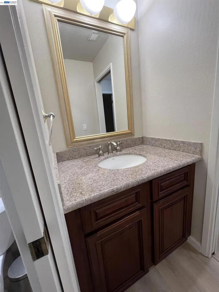 4176 San Pablo Dam Rd #B El Sobrante, CA 94803