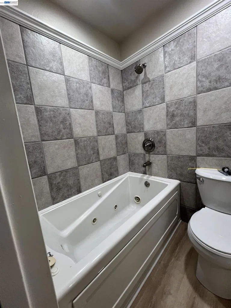 4176 San Pablo Dam Rd #B El Sobrante, CA 94803