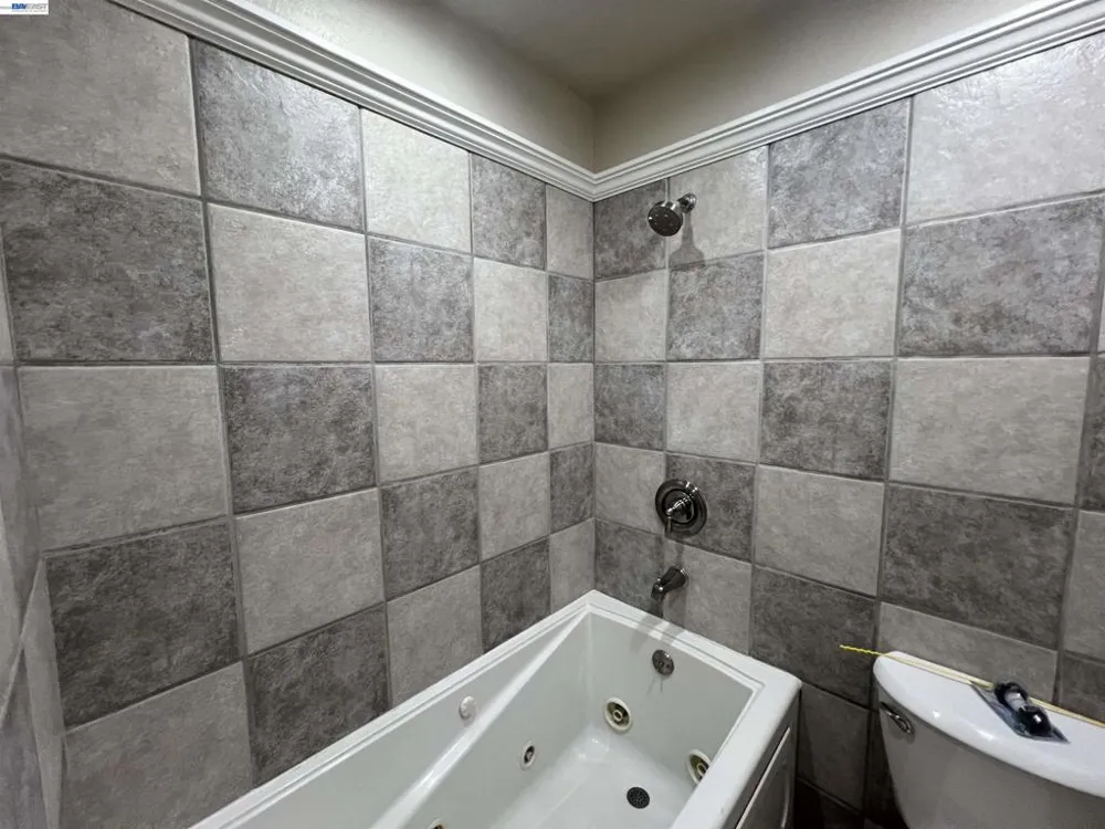 4176 San Pablo Dam Rd #B El Sobrante, CA 94803