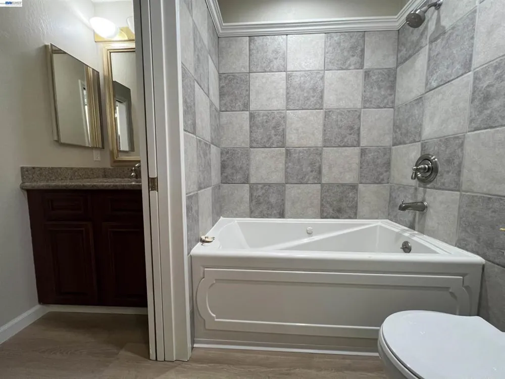 4176 San Pablo Dam Rd #B El Sobrante, CA 94803