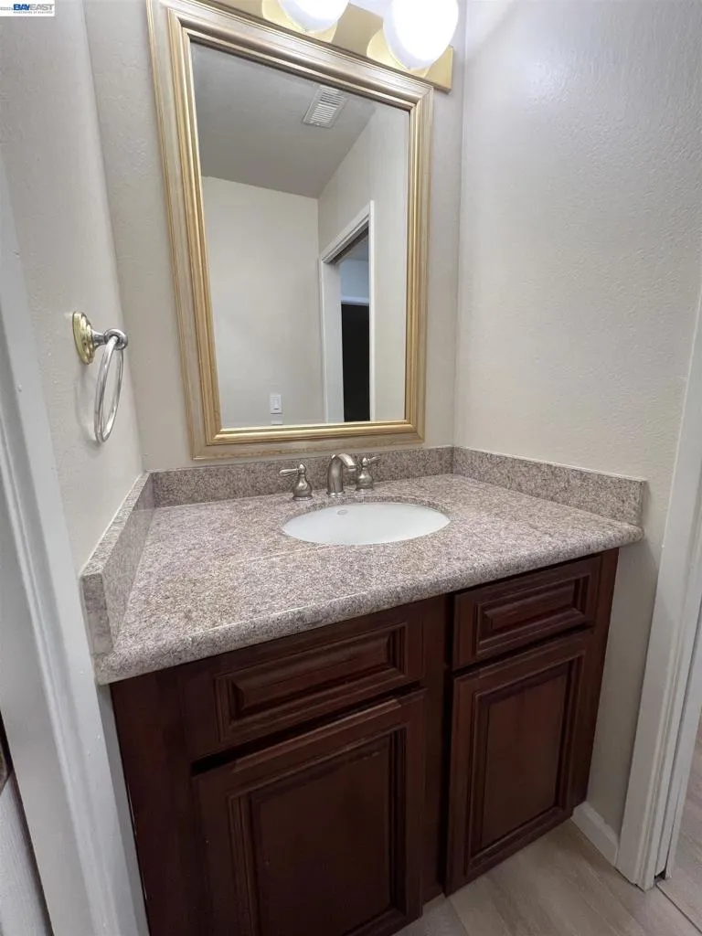 4176 San Pablo Dam Rd #B El Sobrante, CA 94803