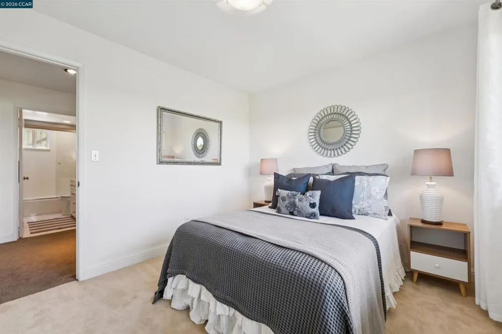 210 Courtney Ln Orinda, CA 94563