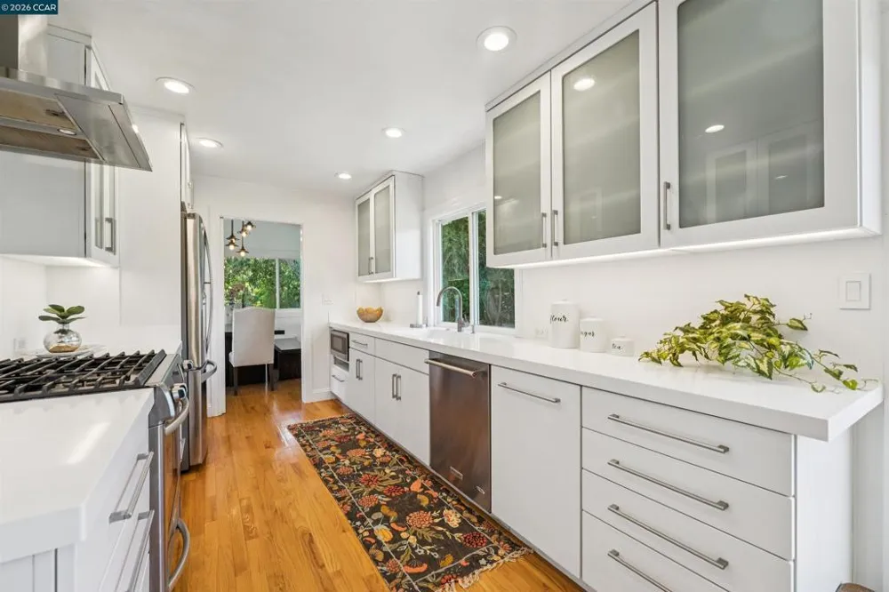 210 Courtney Ln Orinda, CA 94563