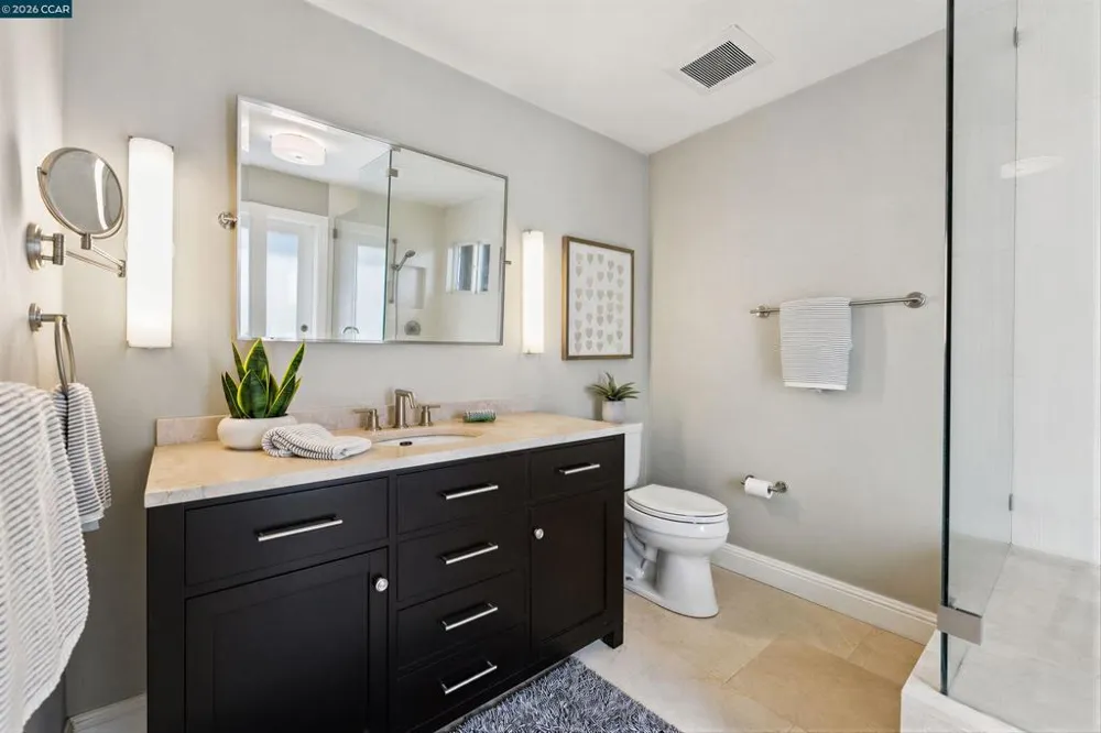210 Courtney Ln Orinda, CA 94563