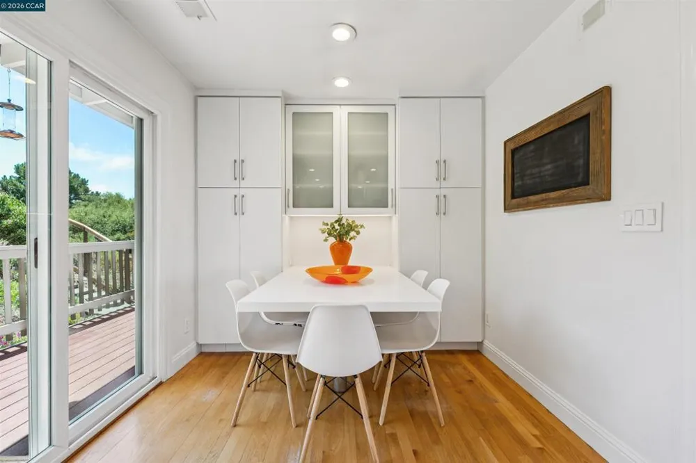 210 Courtney Ln Orinda, CA 94563