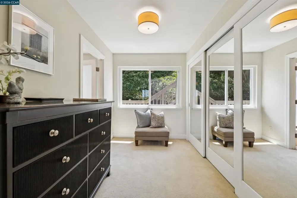 210 Courtney Ln Orinda, CA 94563