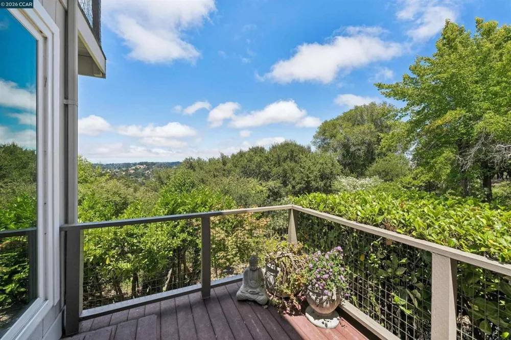 210 Courtney Ln Orinda, CA 94563