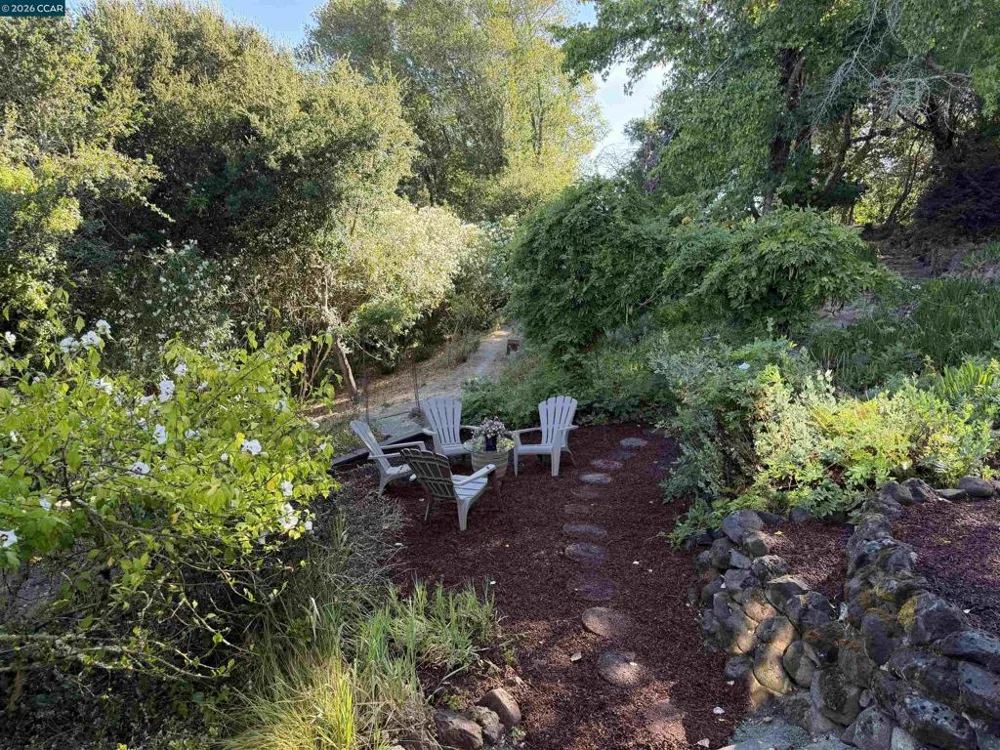 210 Courtney Ln Orinda, CA 94563