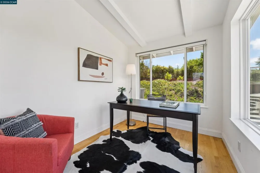 210 Courtney Ln Orinda, CA 94563