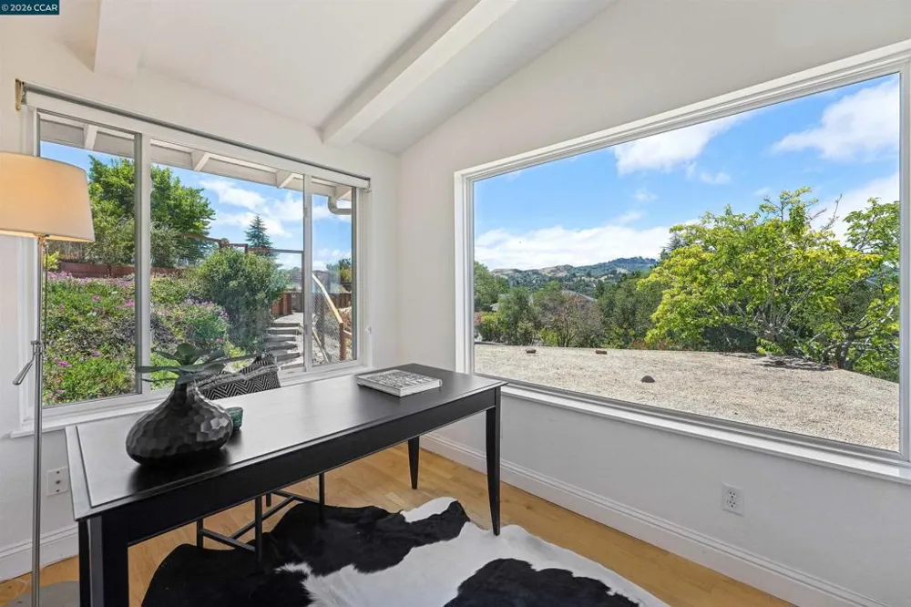210 Courtney Ln Orinda, CA 94563