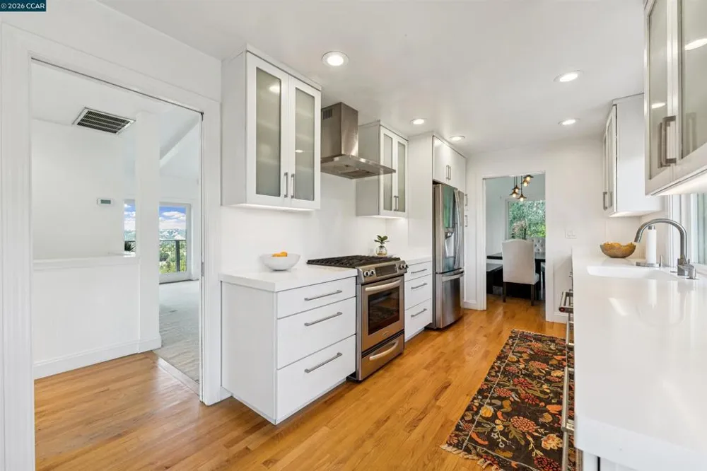 210 Courtney Ln Orinda, CA 94563