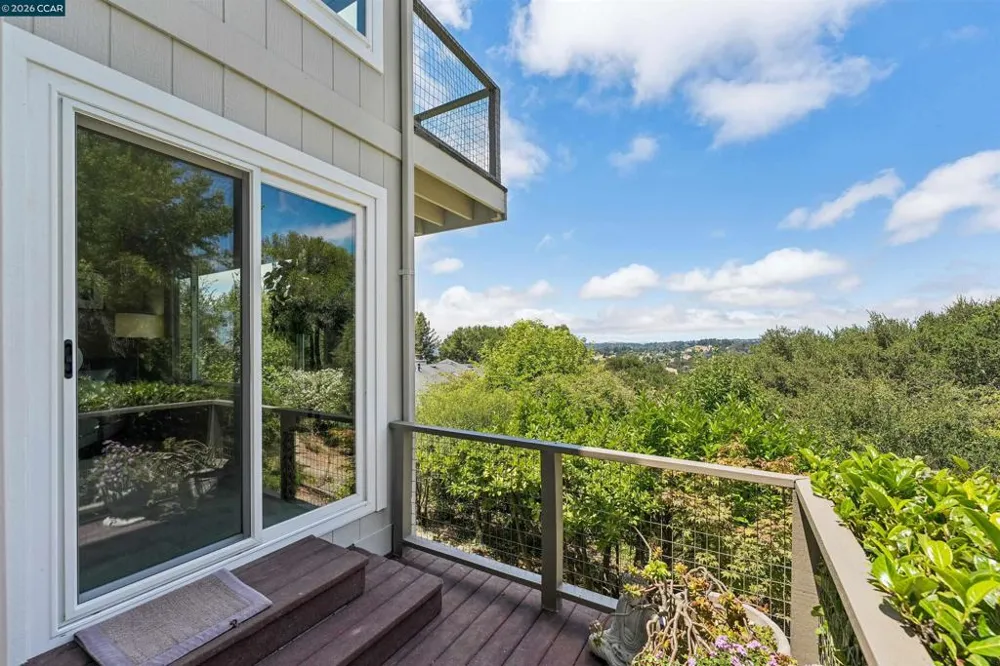 210 Courtney Ln Orinda, CA 94563
