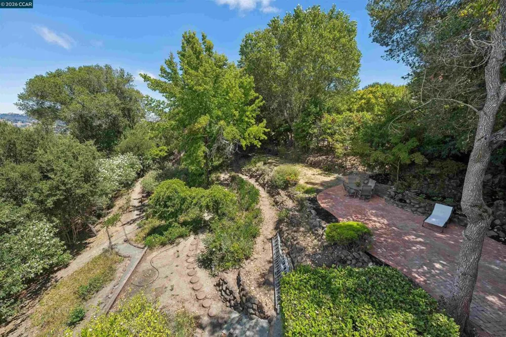 210 Courtney Ln Orinda, CA 94563