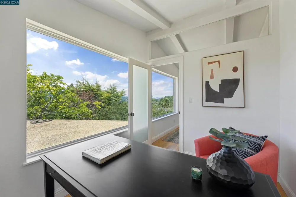 210 Courtney Ln Orinda, CA 94563