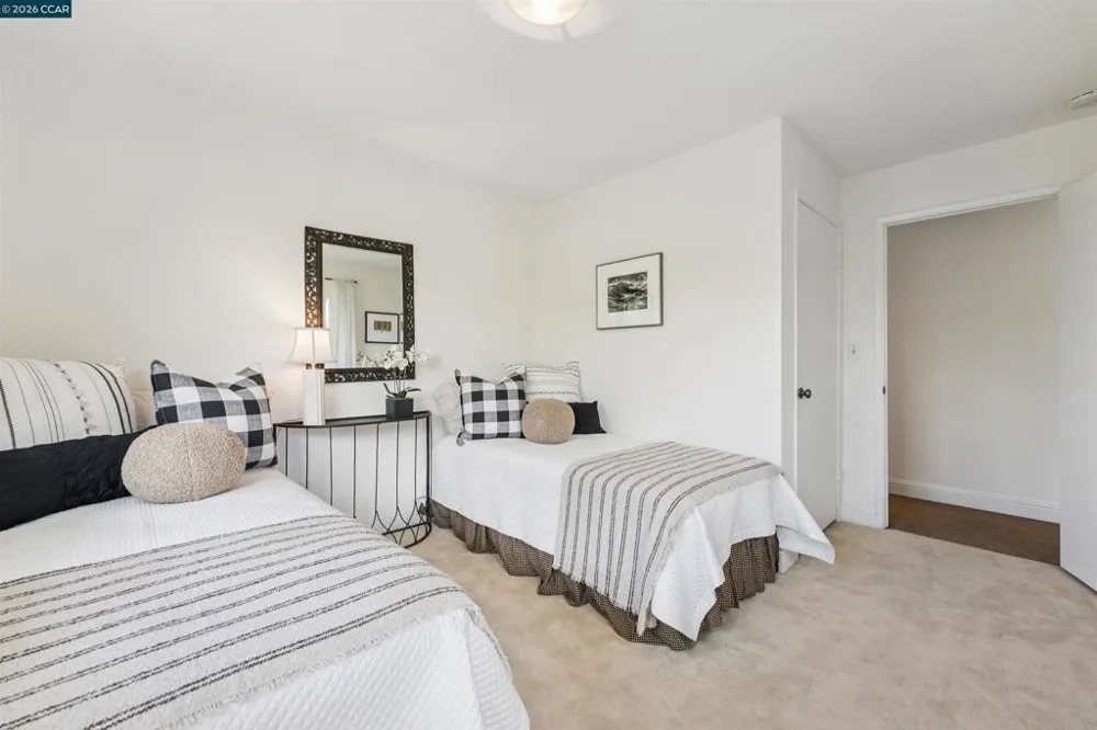 210 Courtney Ln Orinda, CA 94563
