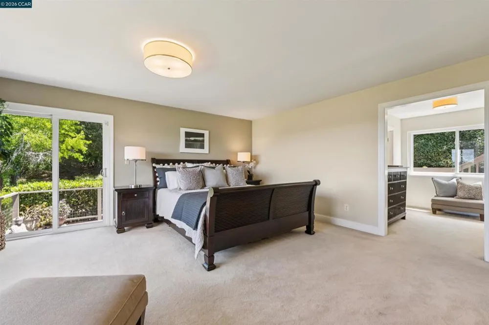 210 Courtney Ln Orinda, CA 94563