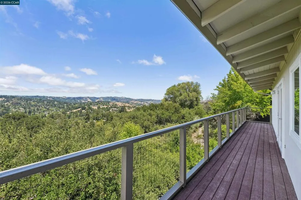210 Courtney Ln Orinda, CA 94563