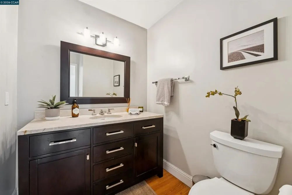 210 Courtney Ln Orinda, CA 94563