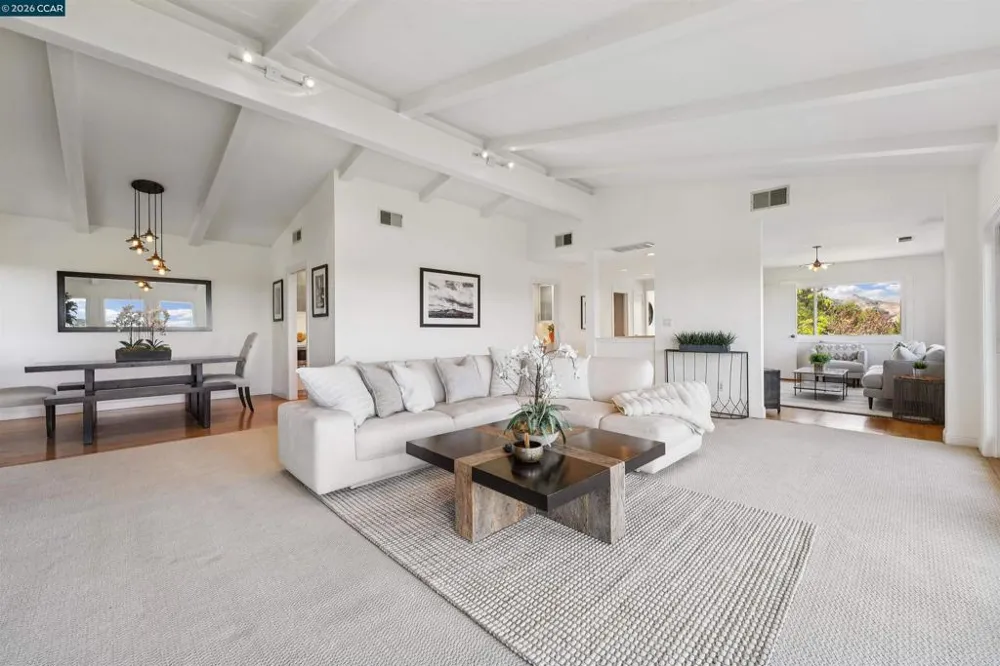 210 Courtney Ln Orinda, CA 94563