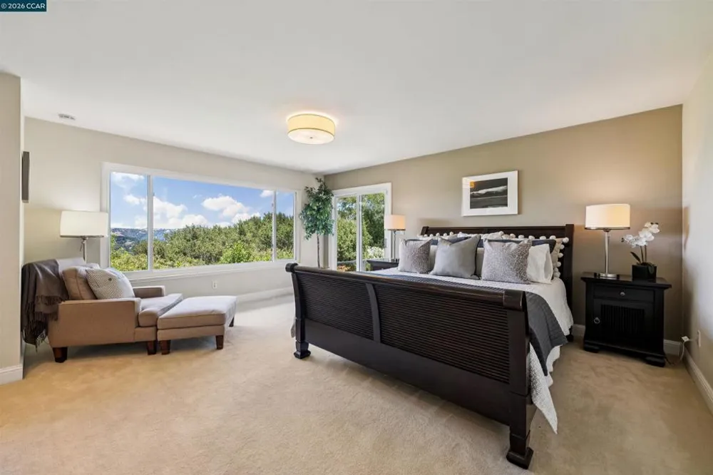 210 Courtney Ln Orinda, CA 94563