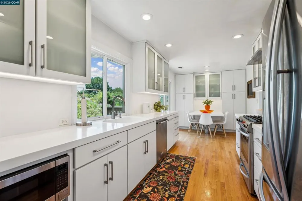 210 Courtney Ln Orinda, CA 94563
