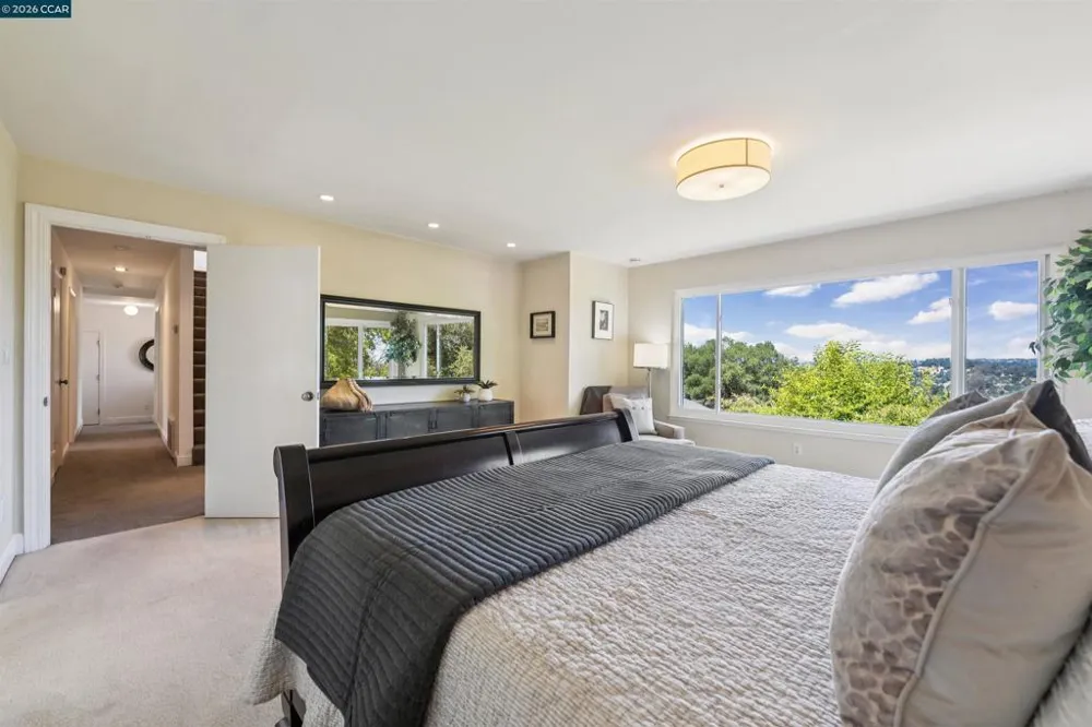 210 Courtney Ln Orinda, CA 94563