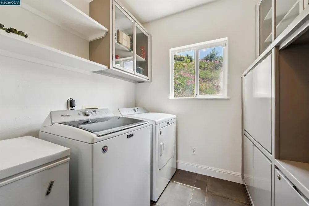 210 Courtney Ln Orinda, CA 94563