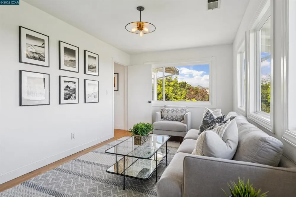 210 Courtney Ln Orinda, CA 94563