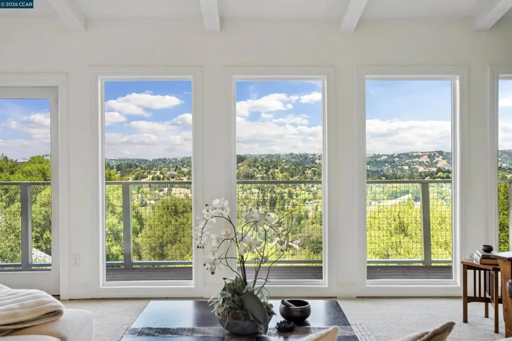210 Courtney Ln Orinda, CA 94563
