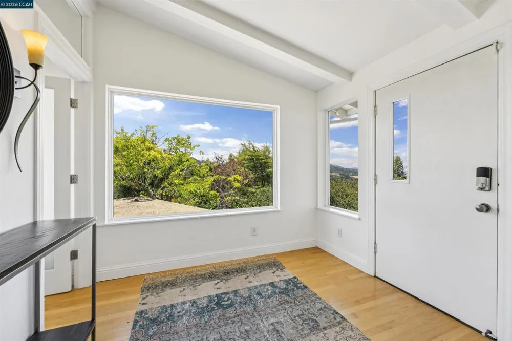 210 Courtney Ln Orinda, CA 94563