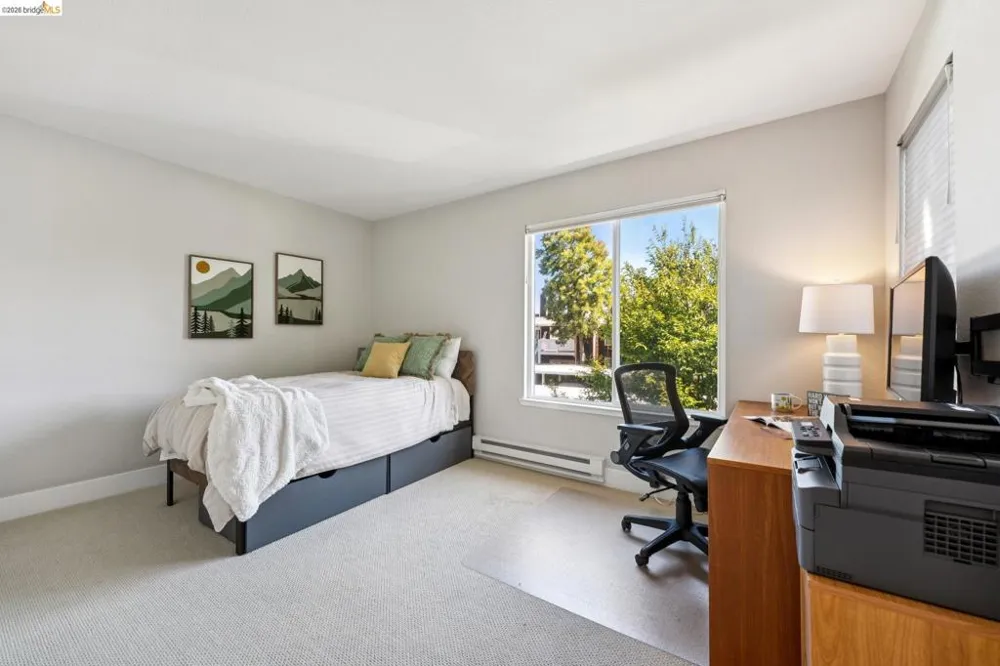 12 Bayside Ct Richmond, CA 94804