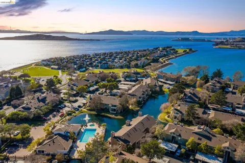 12 Bayside Ct