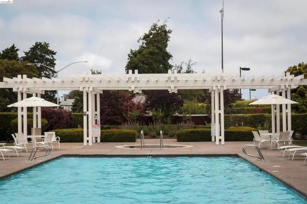 12 Bayside Ct Richmond, CA 94804