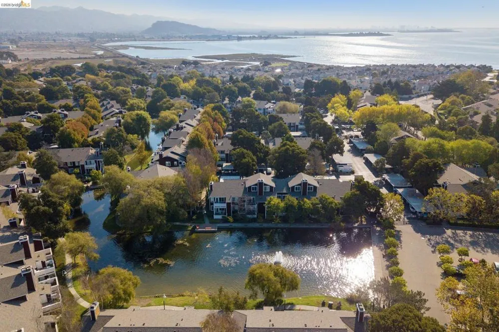 12 Bayside Ct Richmond, CA 94804