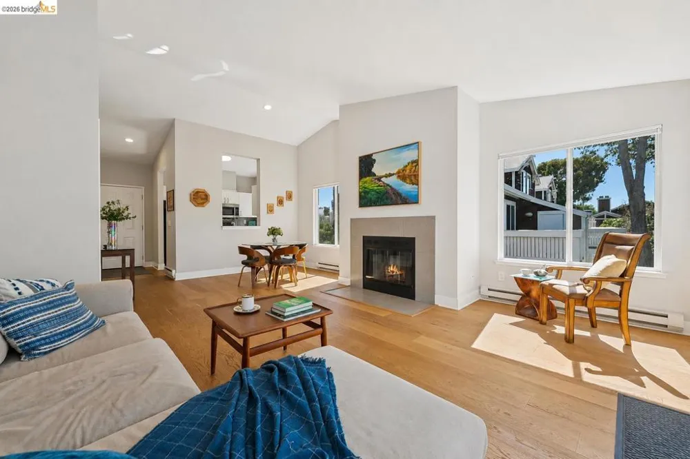 12 Bayside Ct Richmond, CA 94804