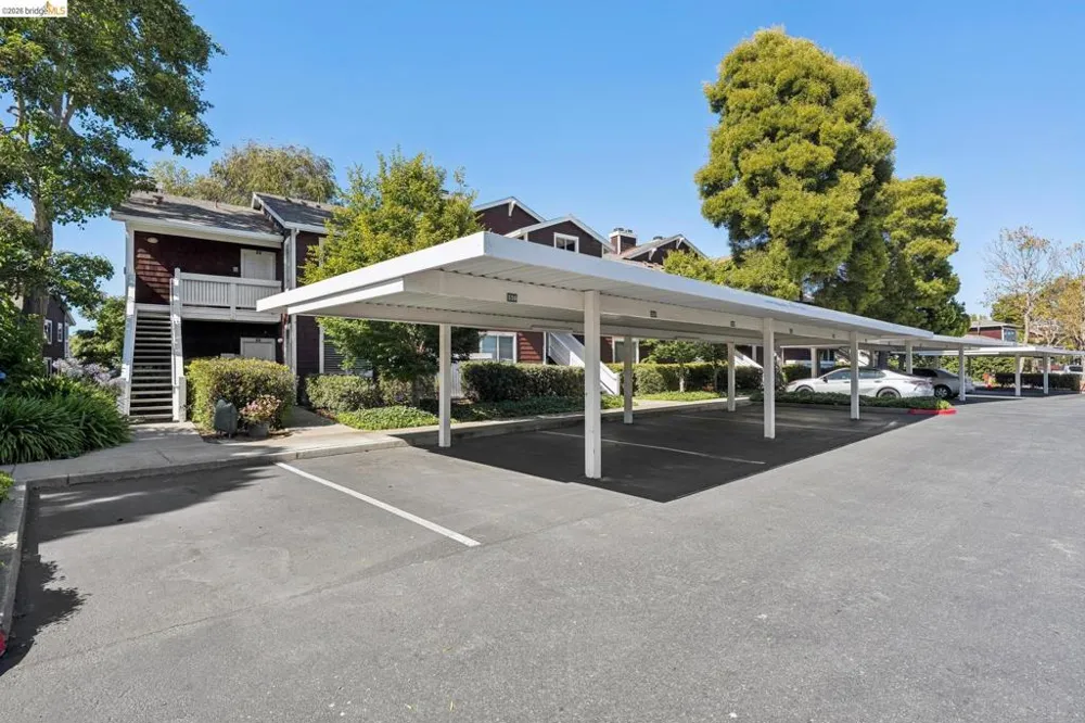 12 Bayside Ct Richmond, CA 94804