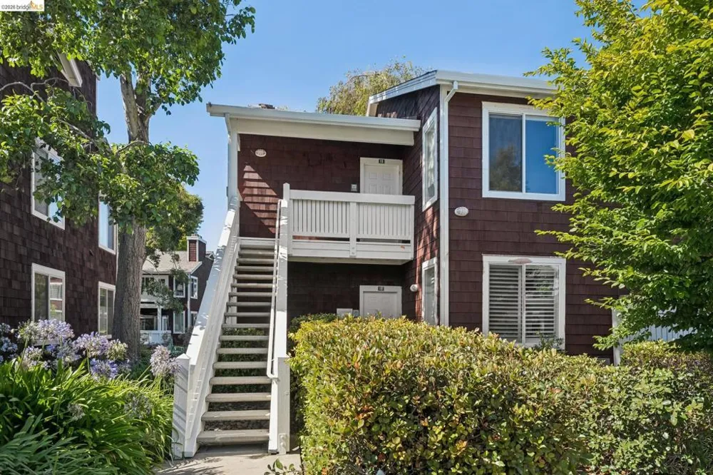12 Bayside Ct Richmond, CA 94804