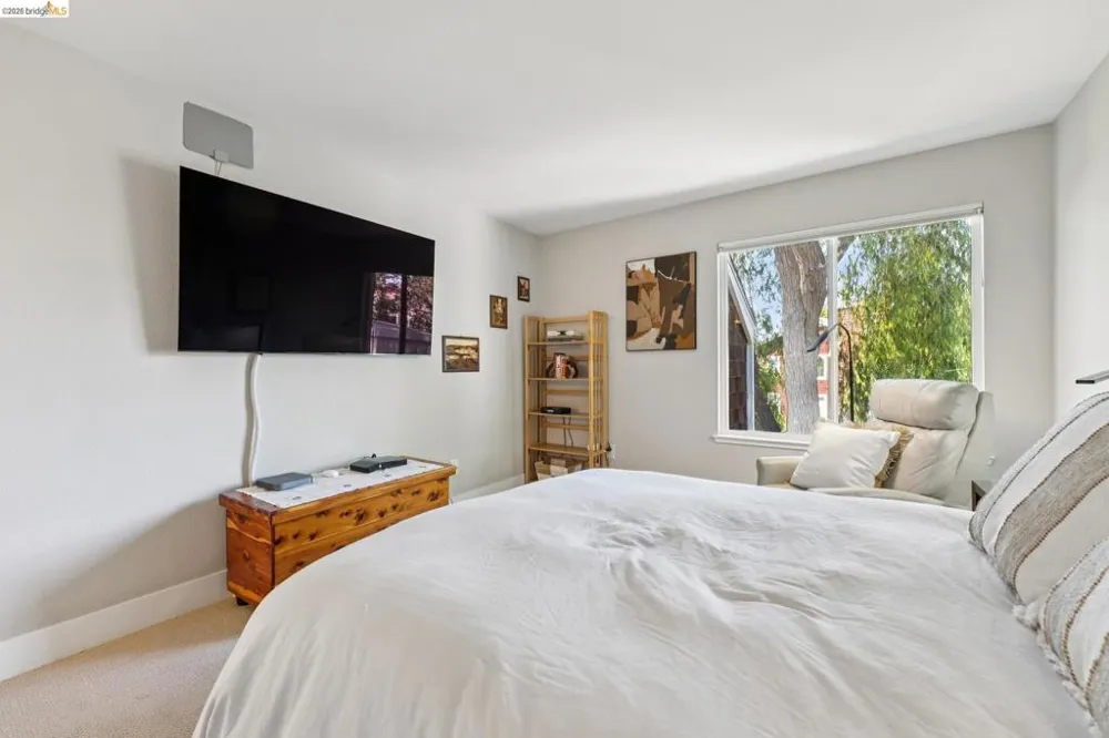 12 Bayside Ct Richmond, CA 94804