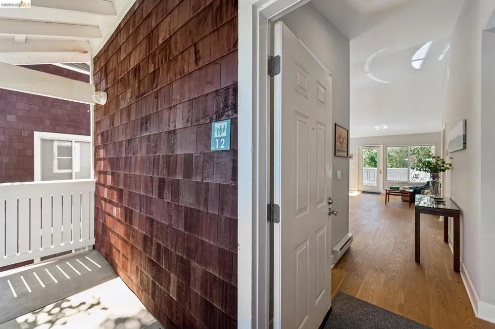 12 Bayside Ct Richmond, CA 94804