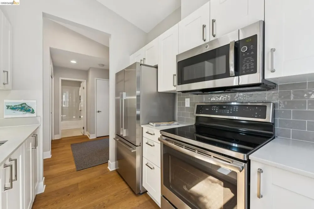 12 Bayside Ct Richmond, CA 94804