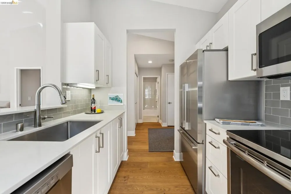 12 Bayside Ct Richmond, CA 94804